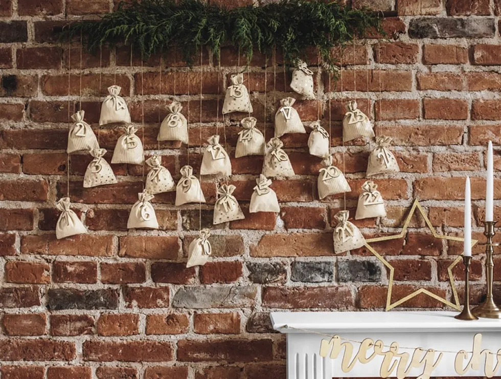 DIY Adventskalender med tygpåsar och träsiffror