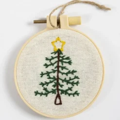 Julpyssel Broderikit, Julgran