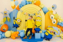 Minions Stjärnformad Folieballong 72 cm